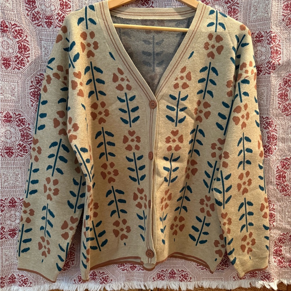XXL Beige/Floral Sweater NWOT Tags/Never Worn